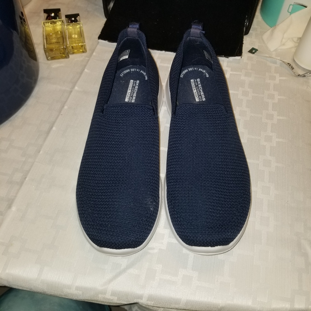 Skechers air cooled yoga mat sz 10 in navy blue